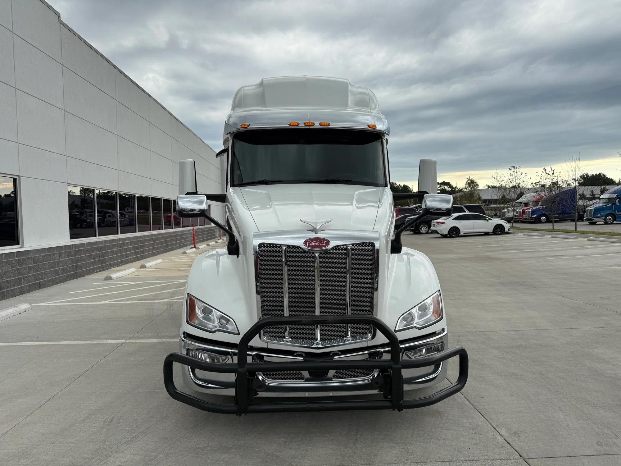 2023 Peterbilt 579 in Cincinnati, OH — photo 8