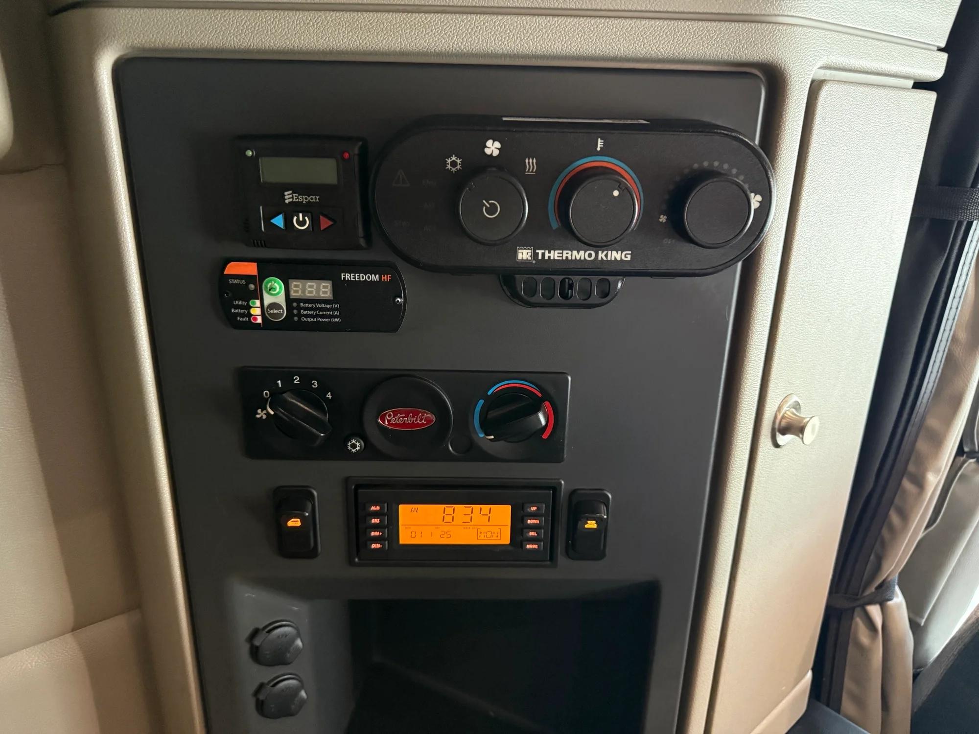 2023 Peterbilt 579 in Cincinnati, OH — photo 16