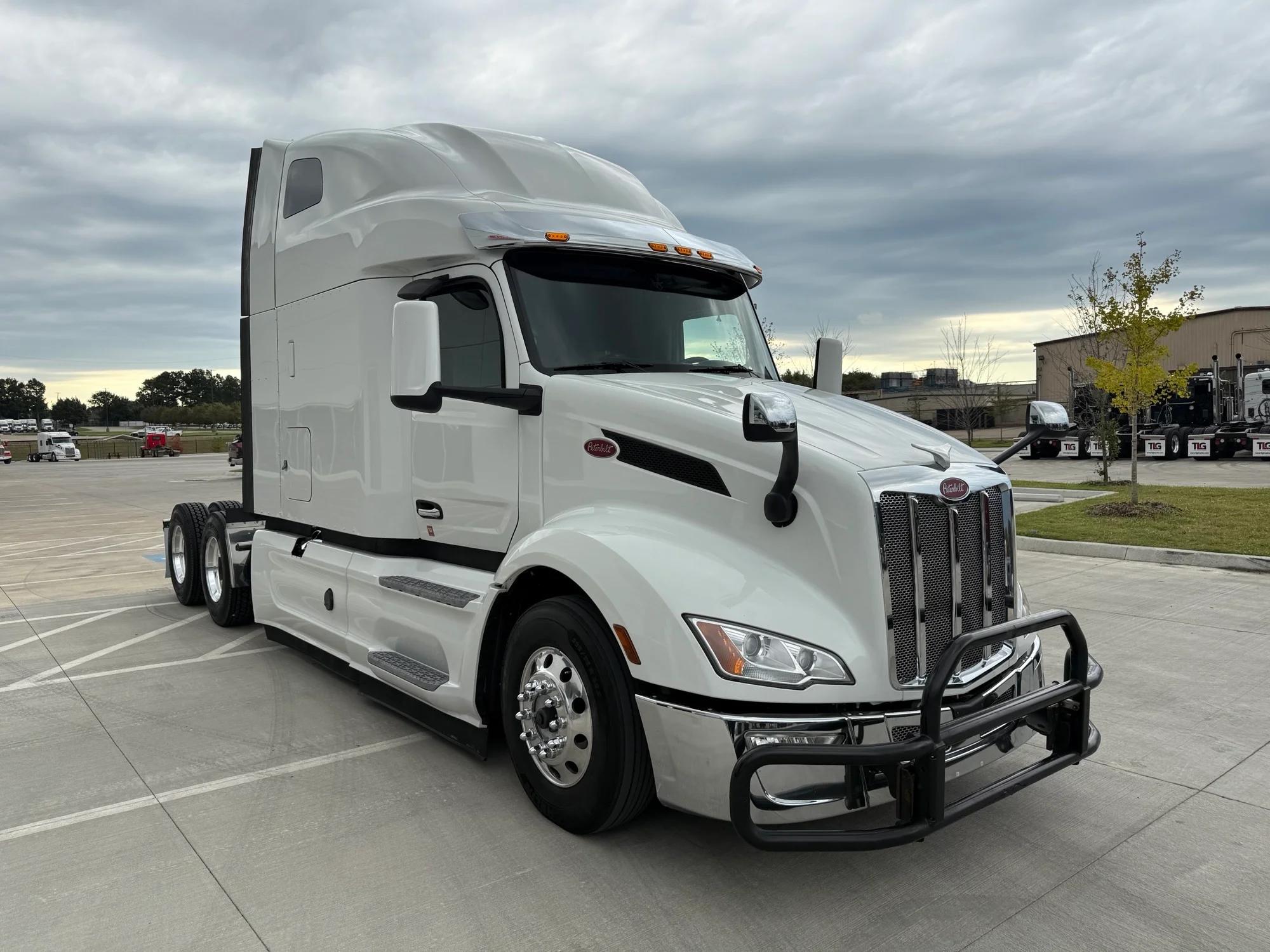 2023 Peterbilt 579 in Cincinnati, OH — photo 7