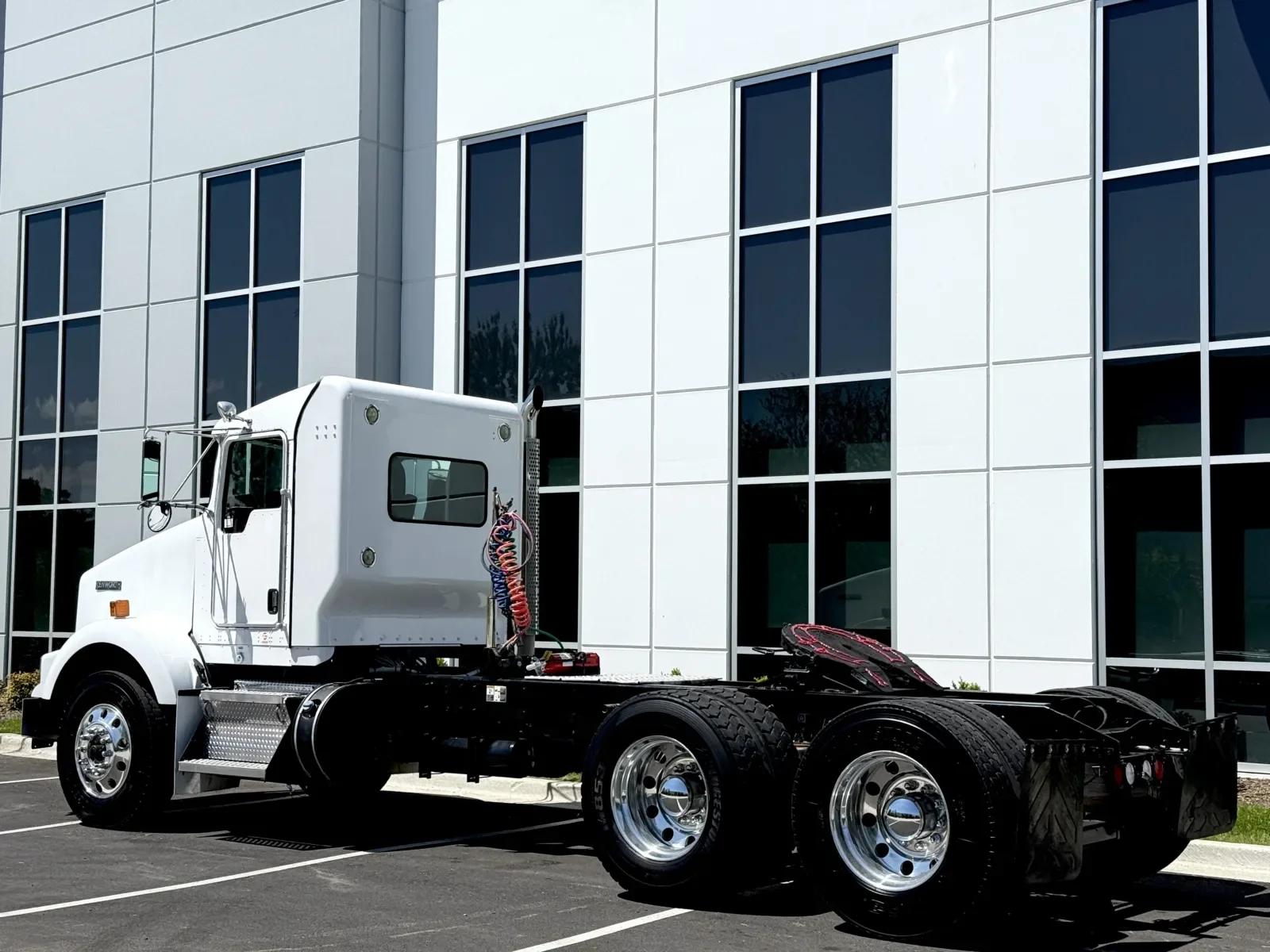 2020 Kenworth T800 in New Lenox, IL — photo 6