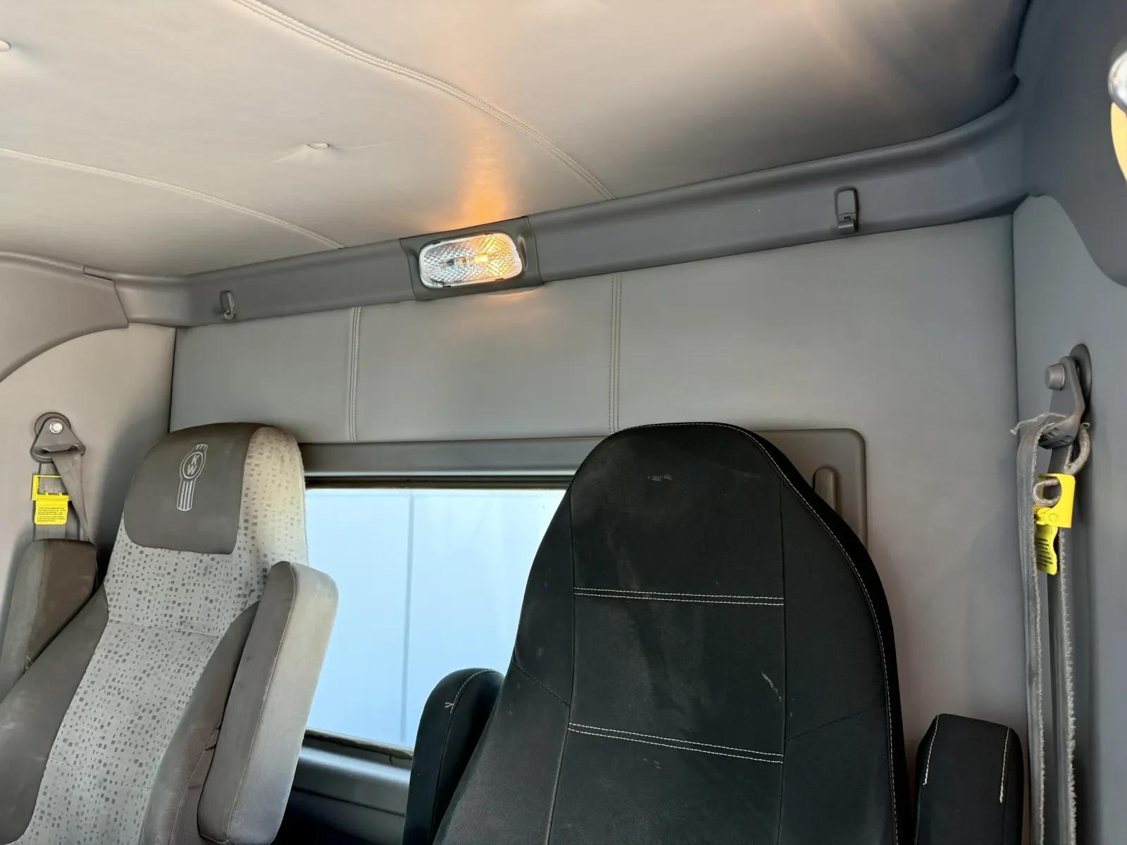 2020 Kenworth T800 in New Lenox, IL — photo 20