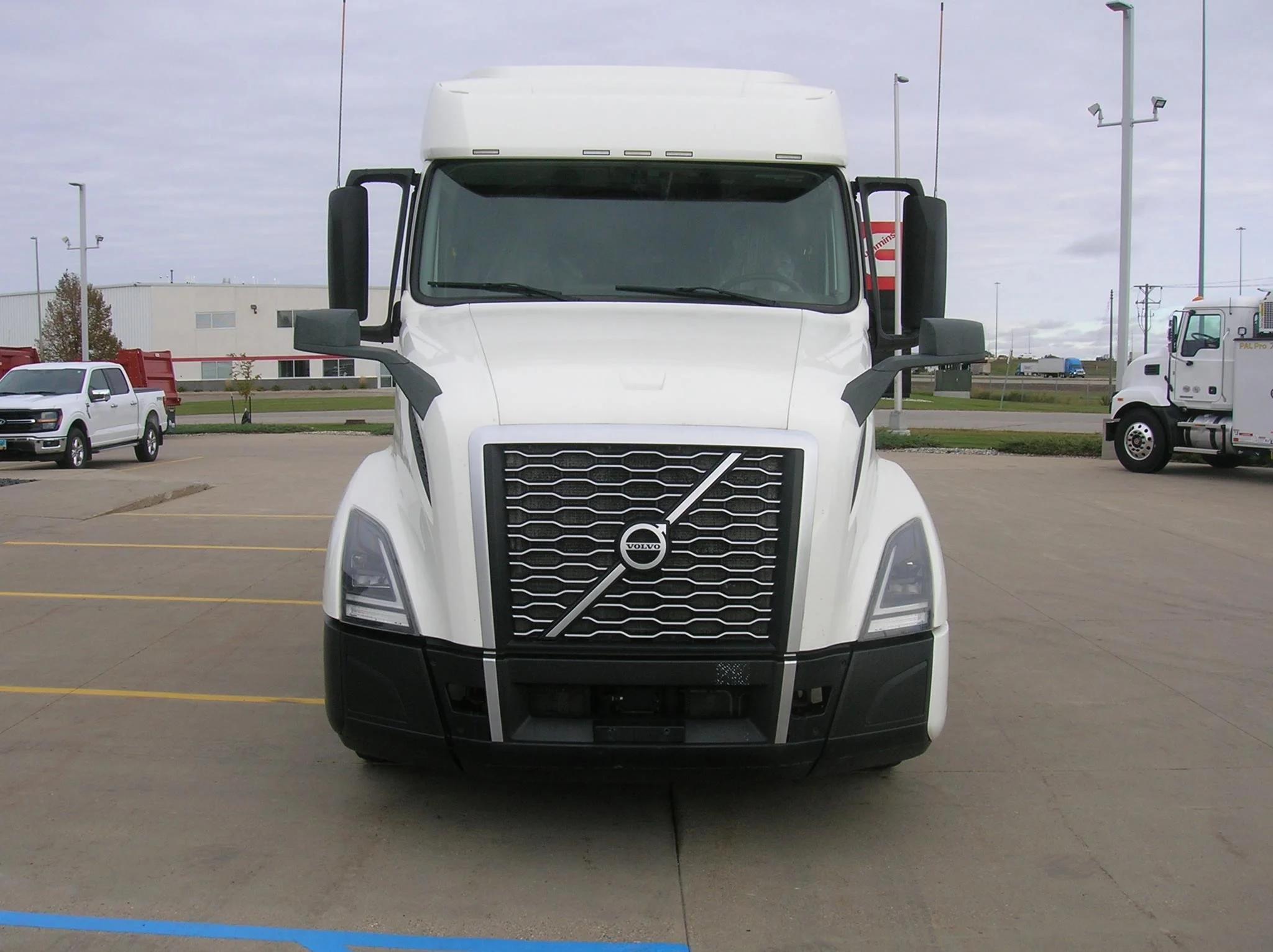 2022 Volvo — photo 2
