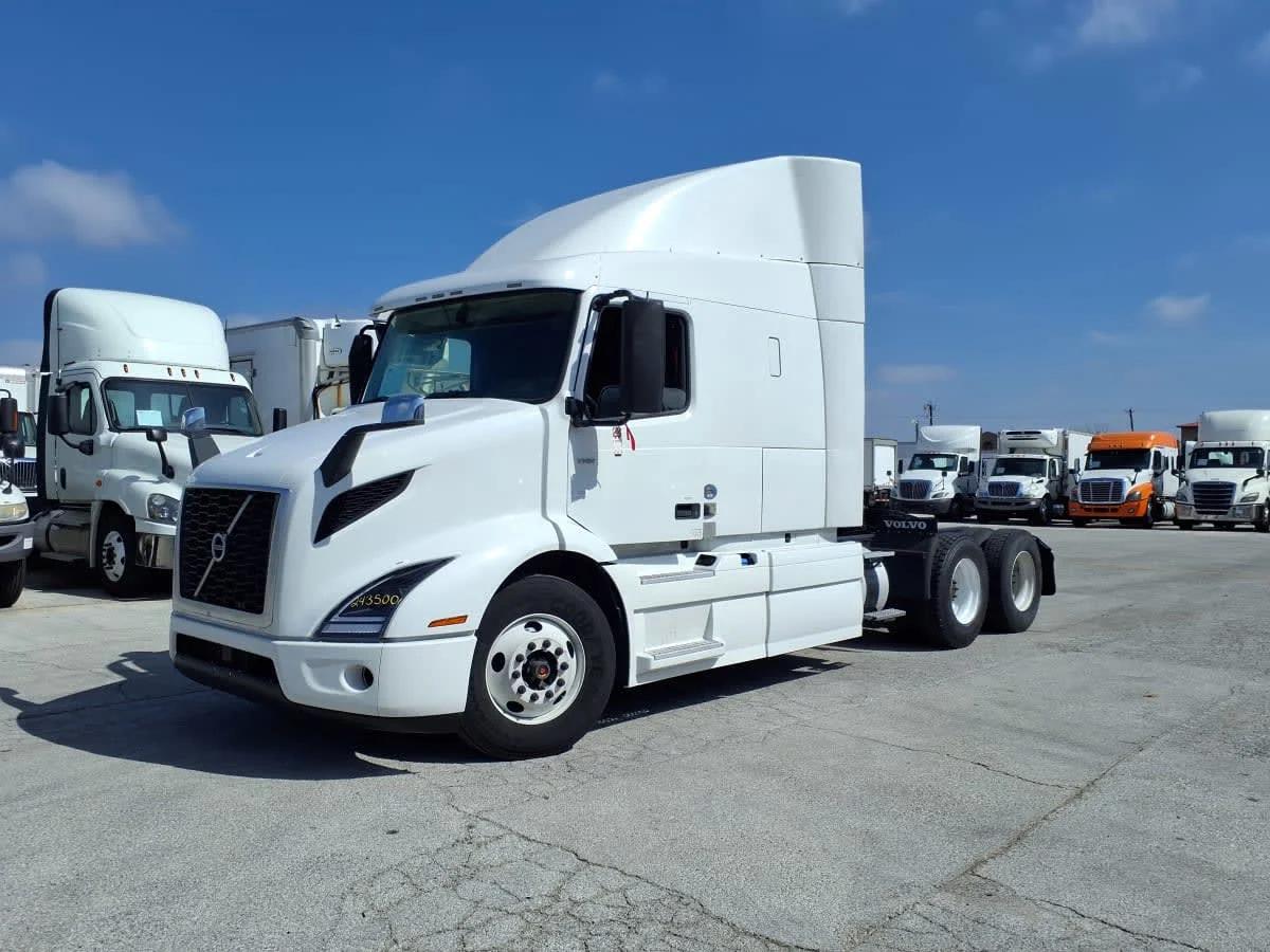 2020 Volvo VNR 640 in Fort Worth, TX