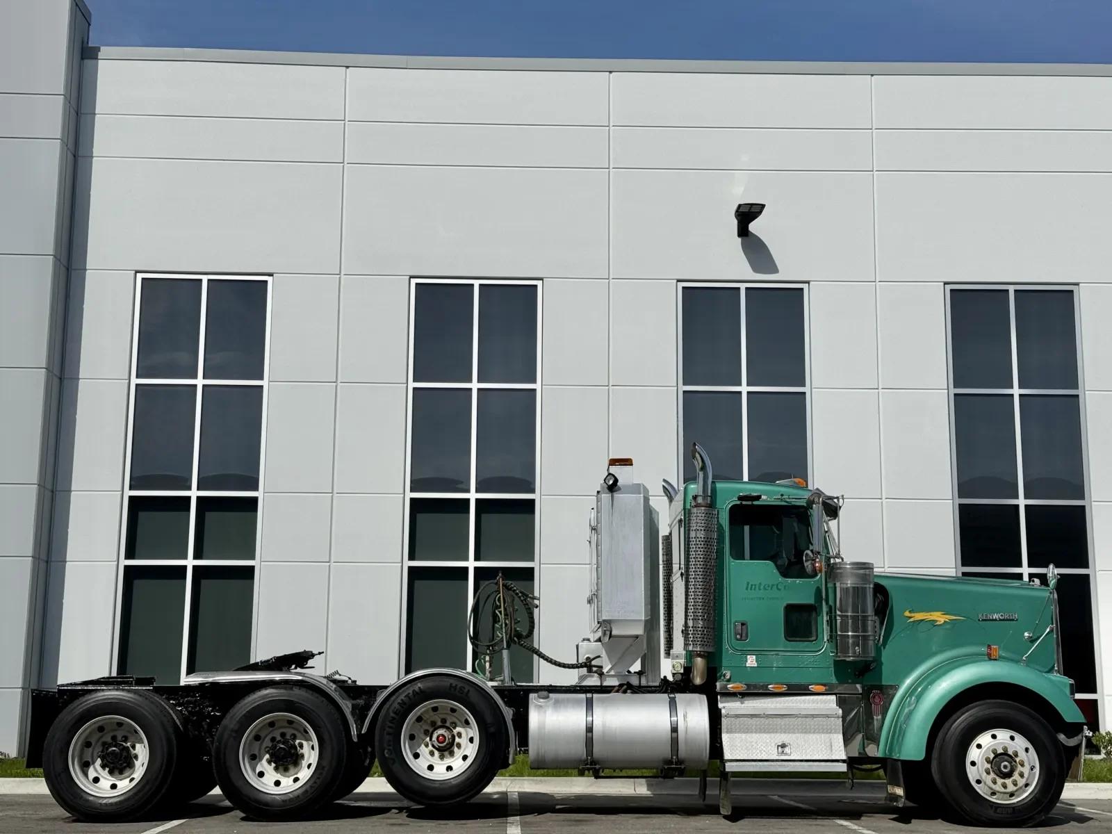 2005 Kenworth W900 in New Lenox, IL — photo 3