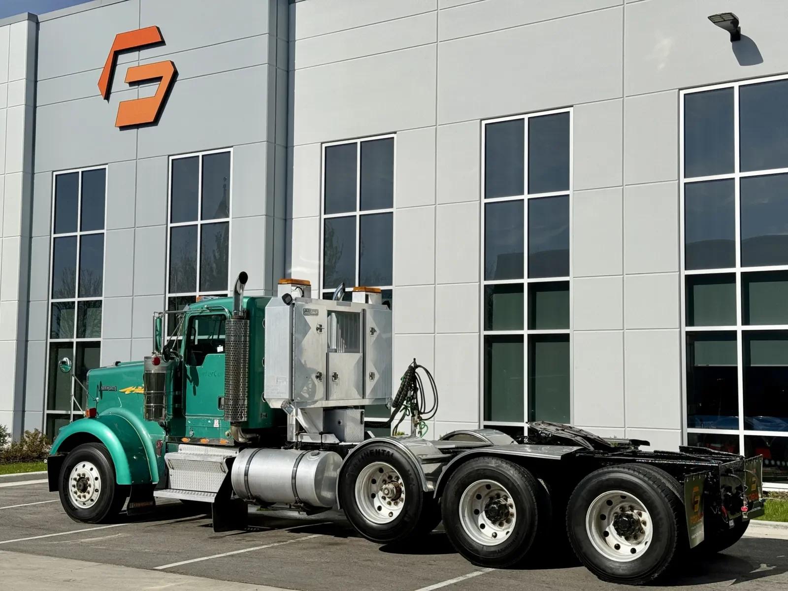 2005 Kenworth W900 in New Lenox, IL — photo 6