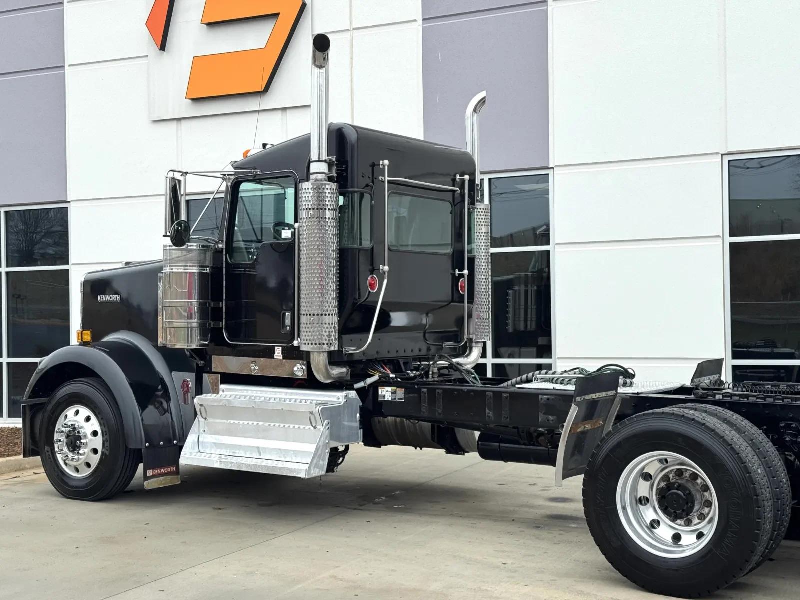 2023 Kenworth W900 in Greer, SC — photo 8