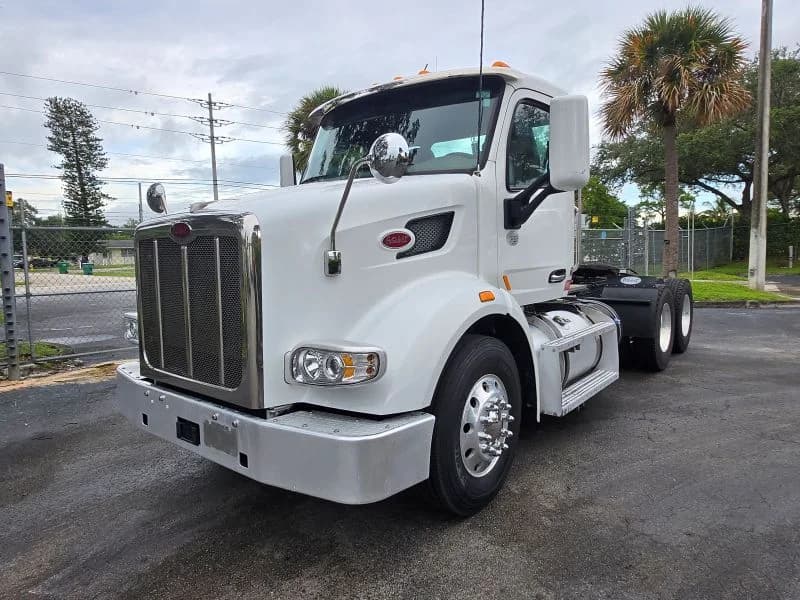 2022 Peterbilt 567 in Fort Lauderdale, FL