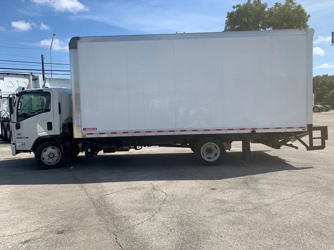 2025 Isuzu NRR