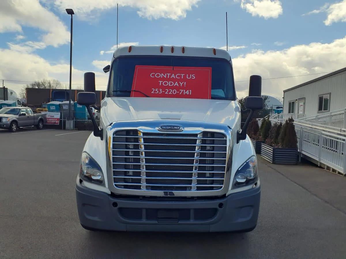 2018 Freightliner Cascadia in Tacoma, WA — photo 2