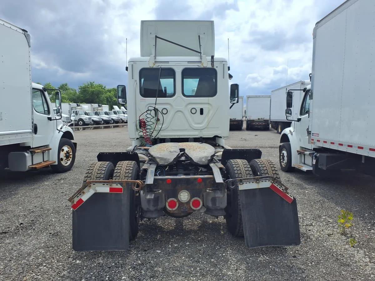 2018 Freightliner Cascadia in Taylor, MI — photo 5