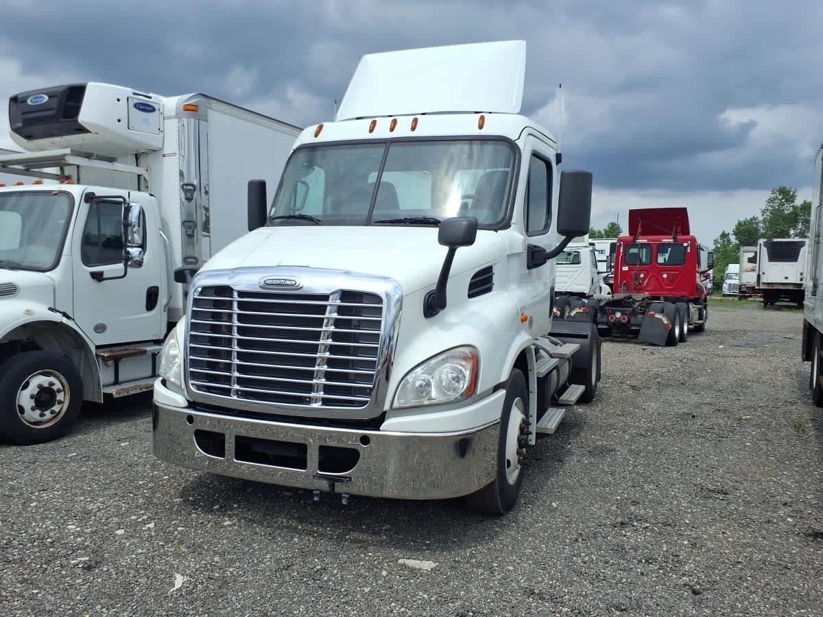 2018 Freightliner Cascadia in Taylor, MI — photo 3