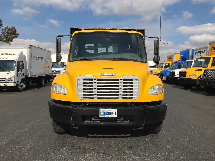 2019 Freightliner M2 106 in Los Angeles, CA — photo 2