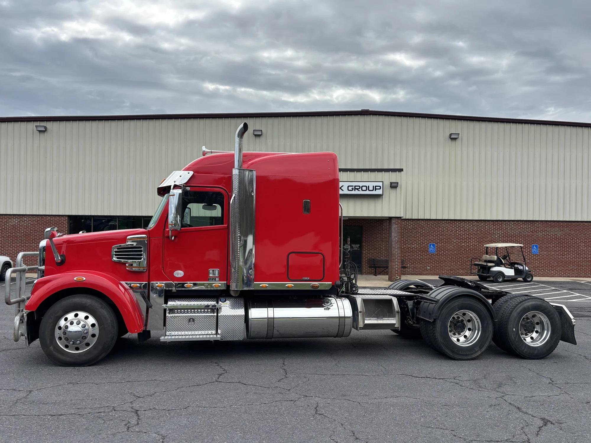2023 Freightliner 122SD — photo 2
