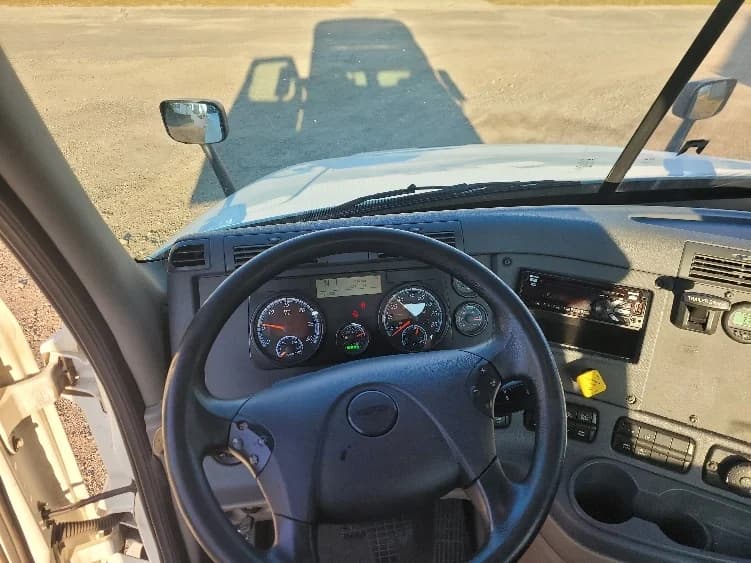 2019 Freightliner Cascadia in Fitchburg, MA — photo 10