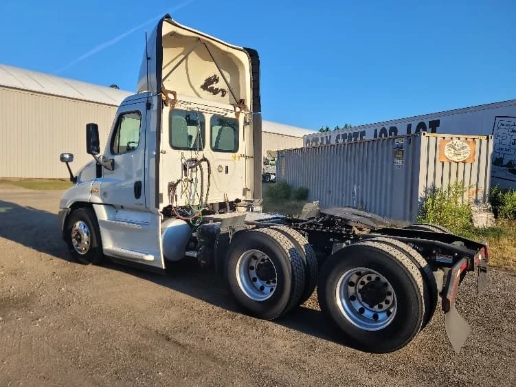 2019 Freightliner Cascadia in Fitchburg, MA — photo 5