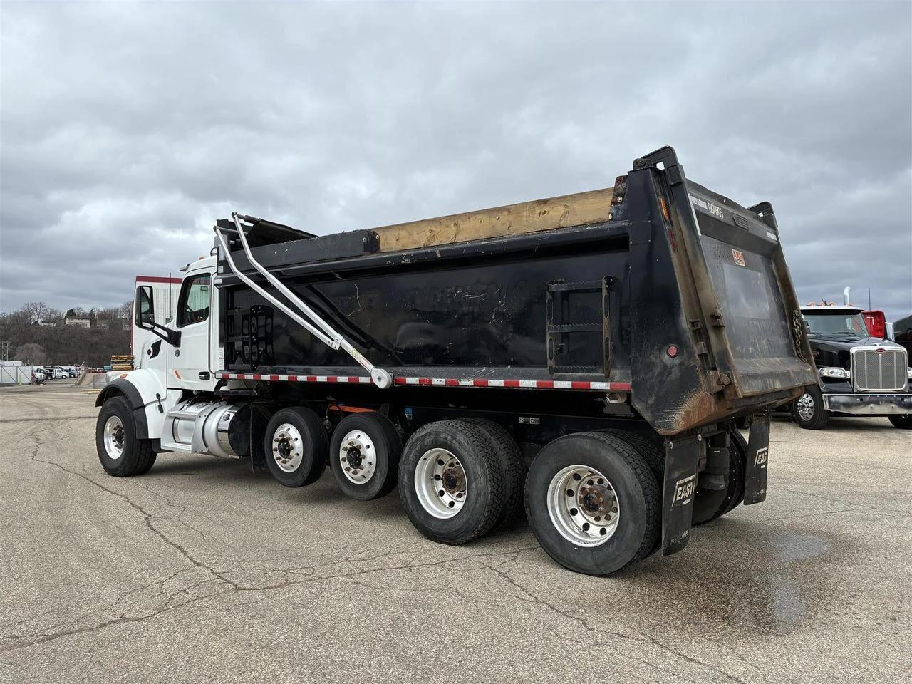 2022 Peterbilt 567 in South St. Paul, MN — photo 2