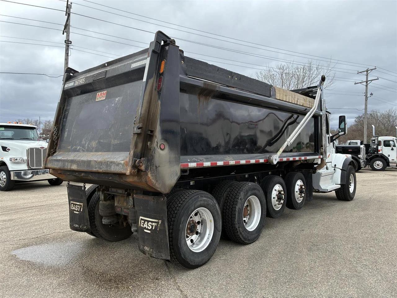 2022 Peterbilt 567 in South St. Paul, MN — photo 3