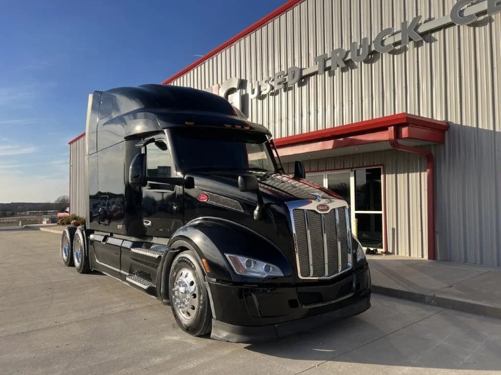 2022 Peterbilt 579 in Springfield, MO — photo 2