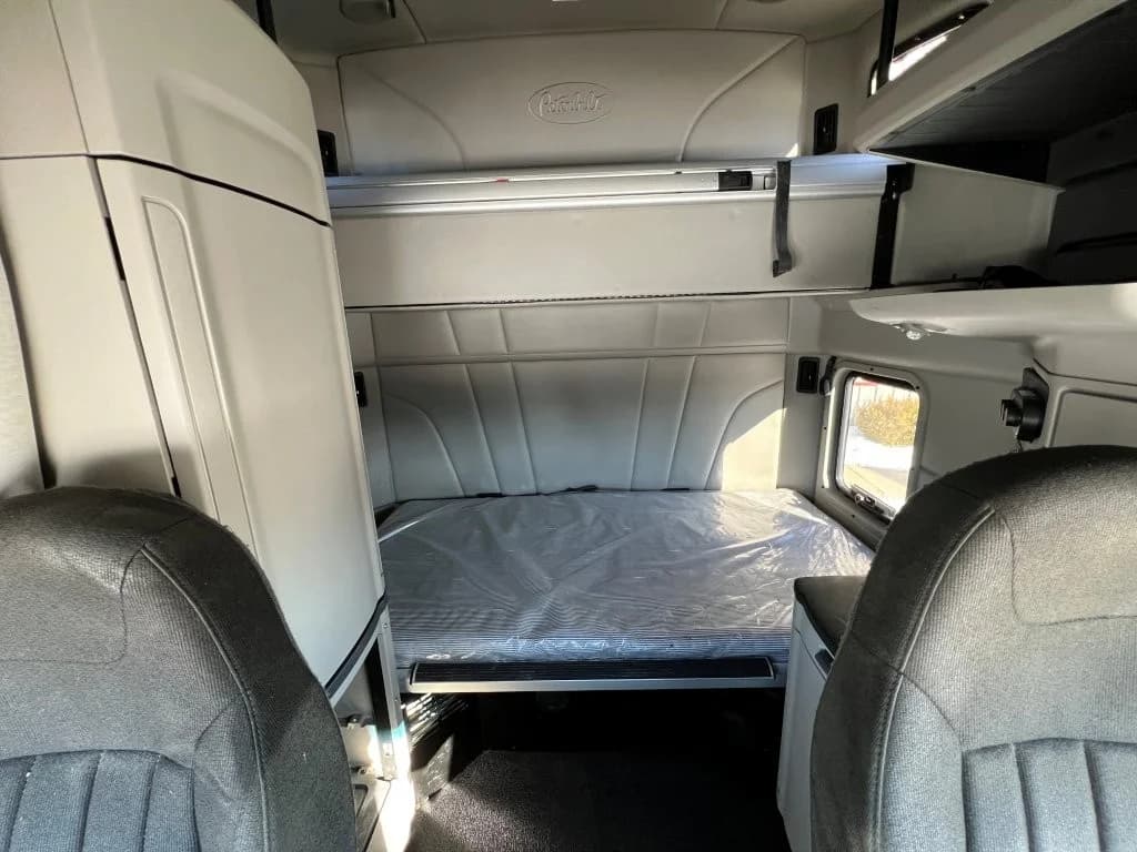 2022 Peterbilt 579 in Springfield, MO — photo 13