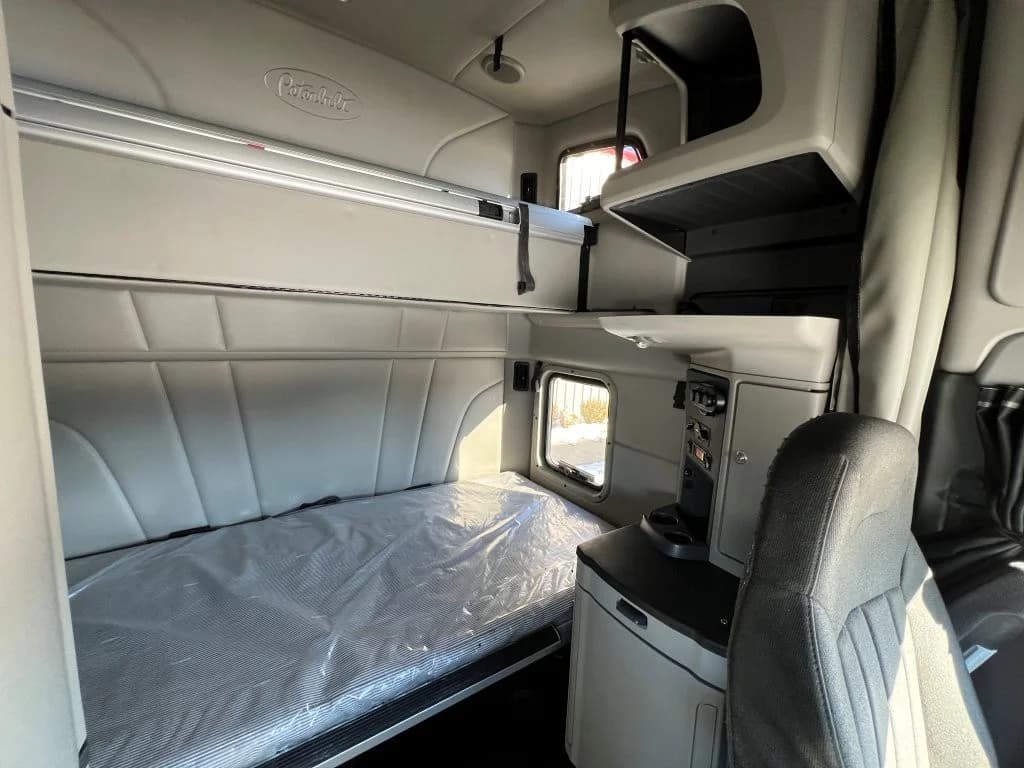 2022 Peterbilt 579 in Springfield, MO — photo 14