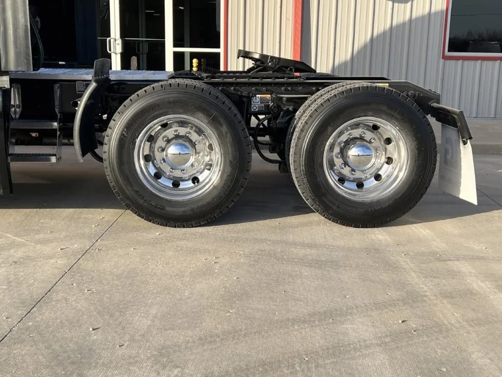 2022 Peterbilt 579 in Springfield, MO — photo 8