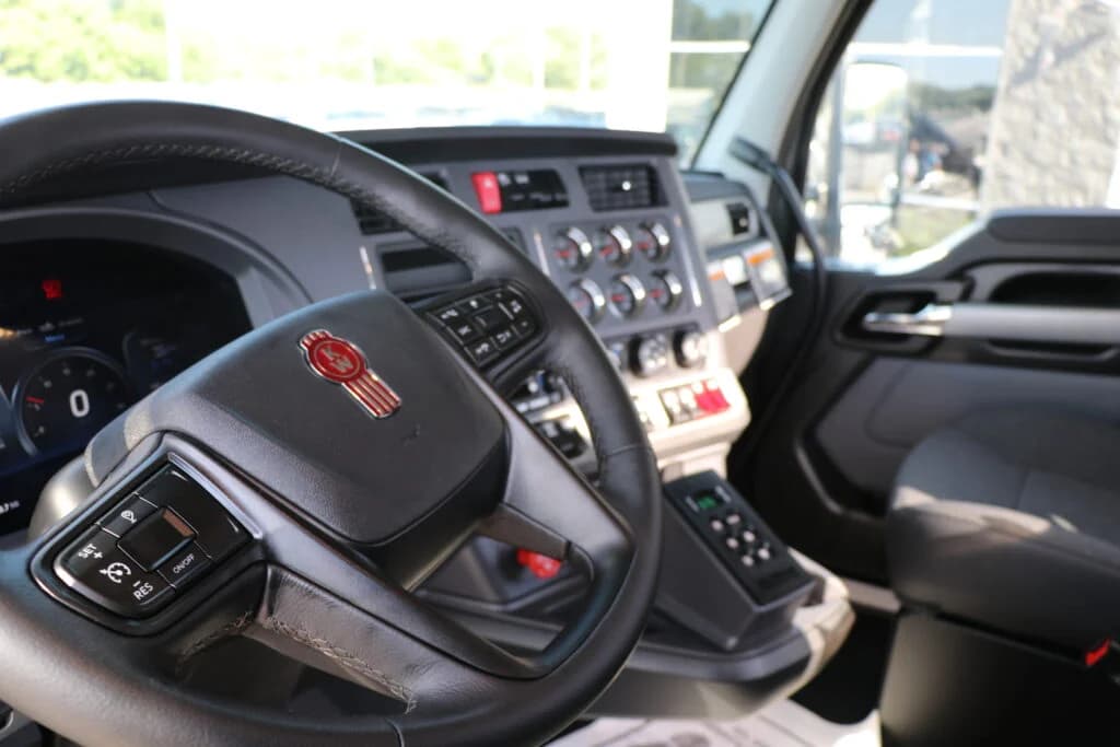 2027 Kenworth in Jackson, MS — photo 9