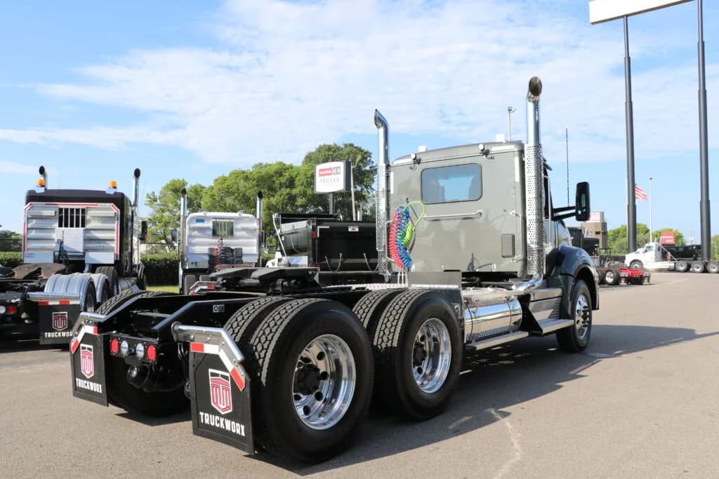 2027 Kenworth in Jackson, MS — photo 6