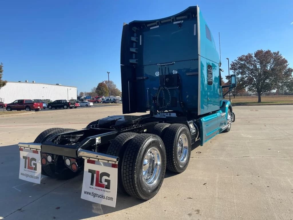 2023 Peterbilt 579 in Evansville, IN — photo 6