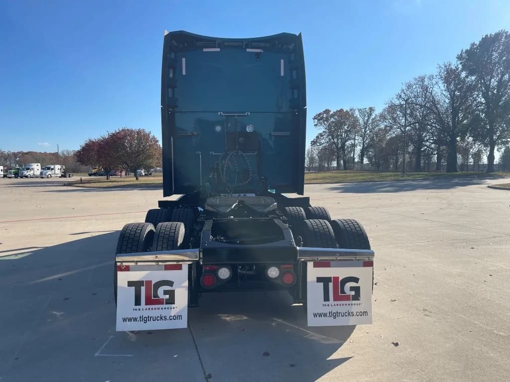 2023 Peterbilt 579 in Evansville, IN — photo 5