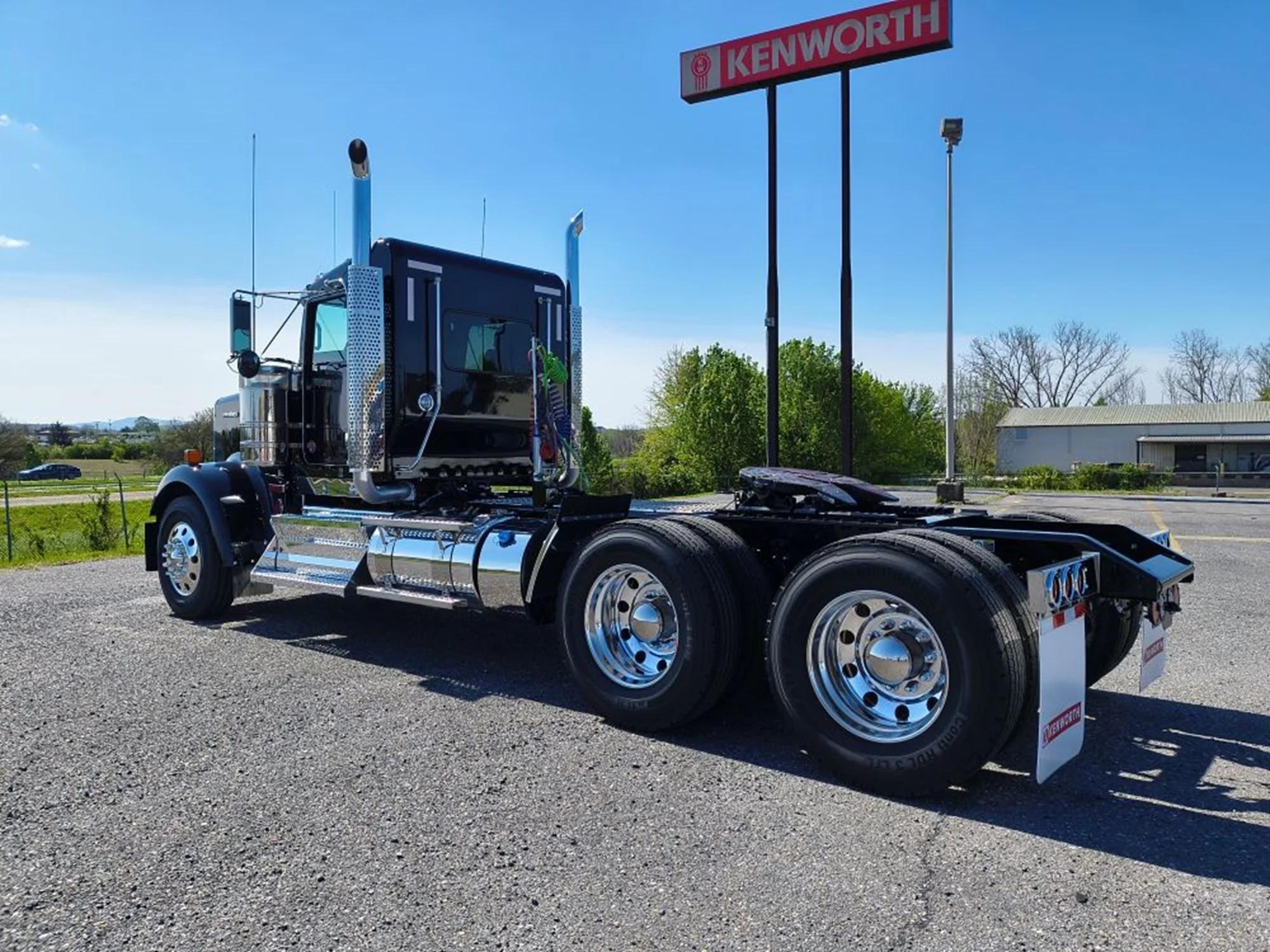 2027 Kenworth W900 in Lynchburg, VA, VA — photo 5