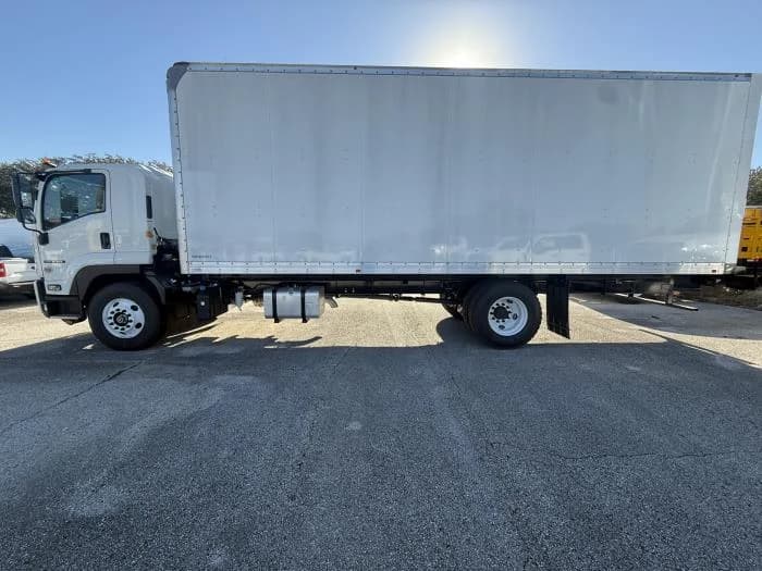 2025 Isuzu FTR in Dallas, TX — photo 2