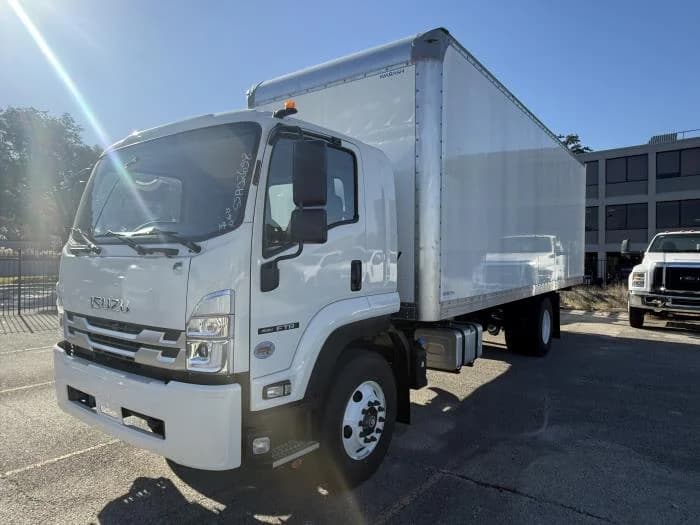 2025 Isuzu FTR in Dallas, TX — photo 9
