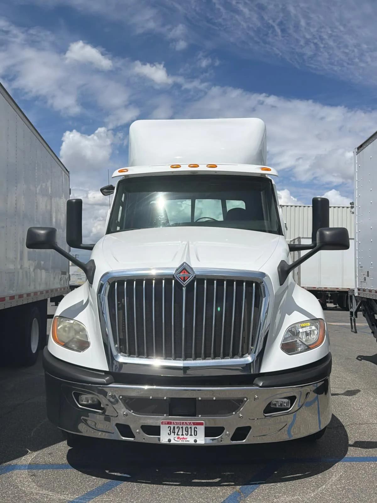 2019 International LT in Pomona, CA — photo 2