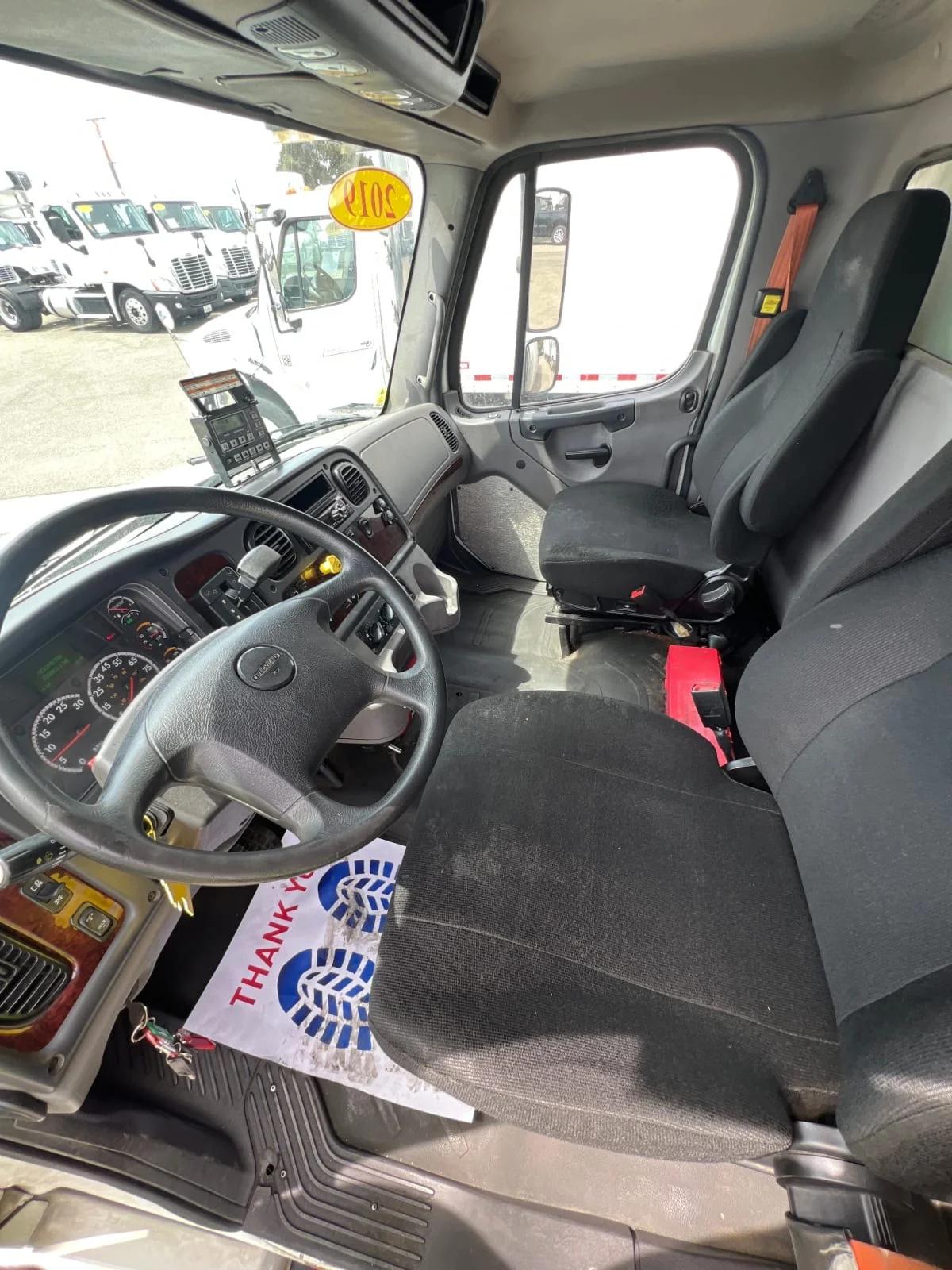 2019 Freightliner M2 106 in Fontana, CA — photo 8