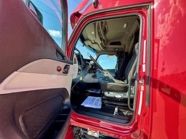 2022 Peterbilt 579 in Tulsa, OK — photo 12