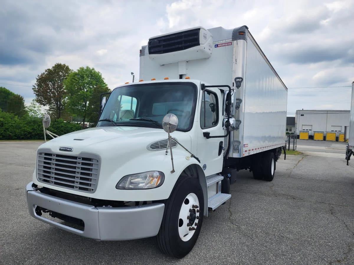 2018 Freightliner M2 106