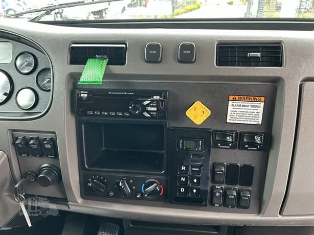 2017 Peterbilt 337 in Portland, OR — photo 14