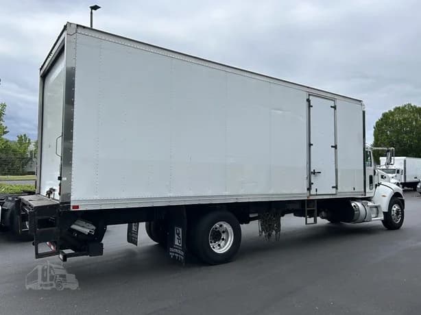 2017 Peterbilt 337 in Portland, OR — photo 4