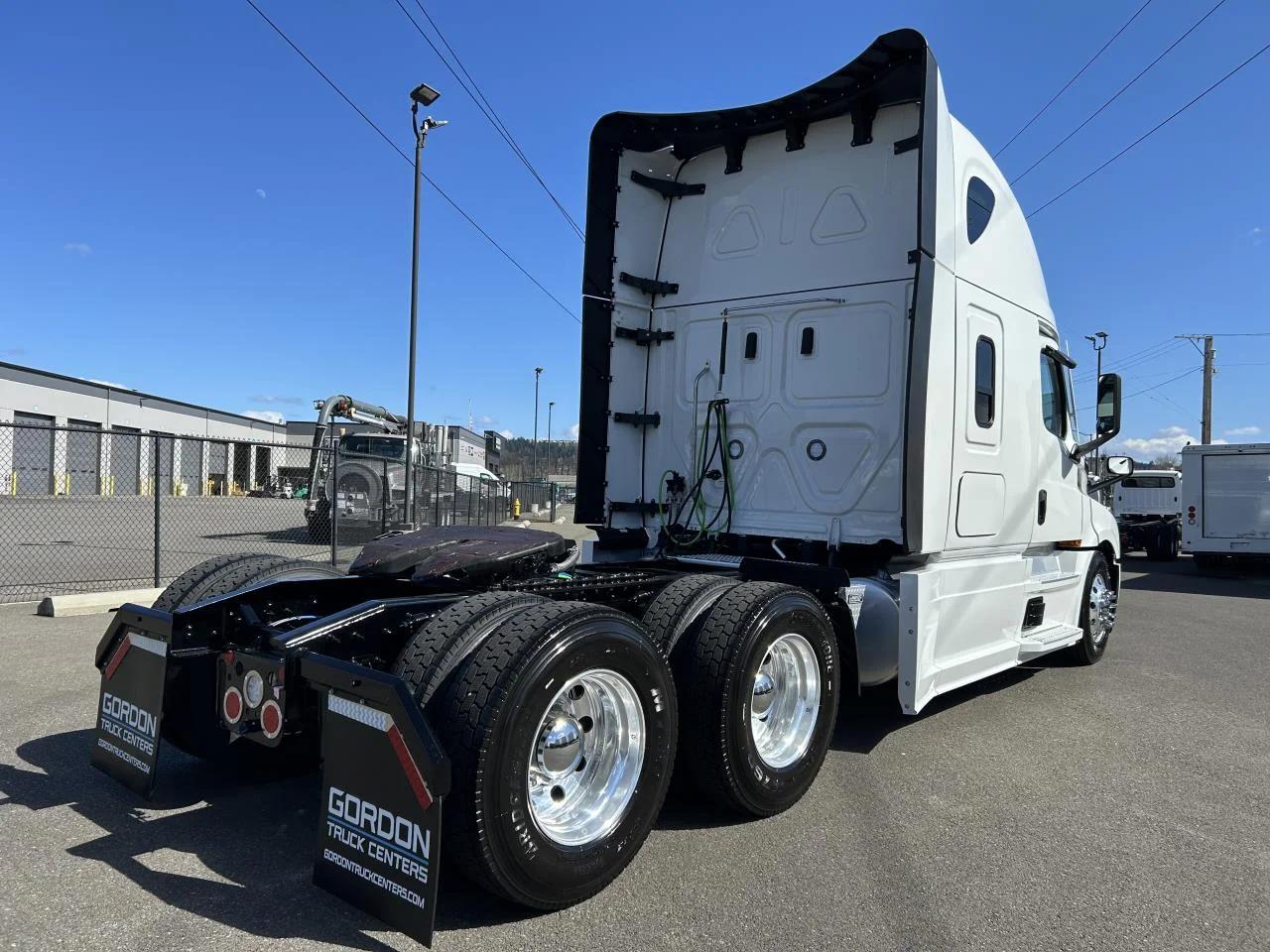 2027 Freightliner Cascadia in Pacific, WA — photo 6