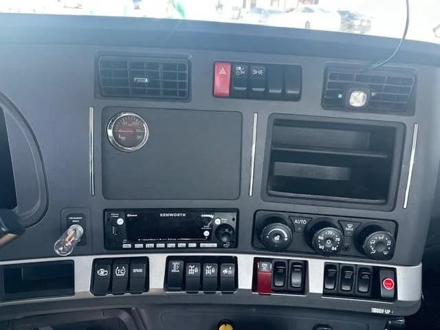 2024 Kenworth T880 — photo 8
