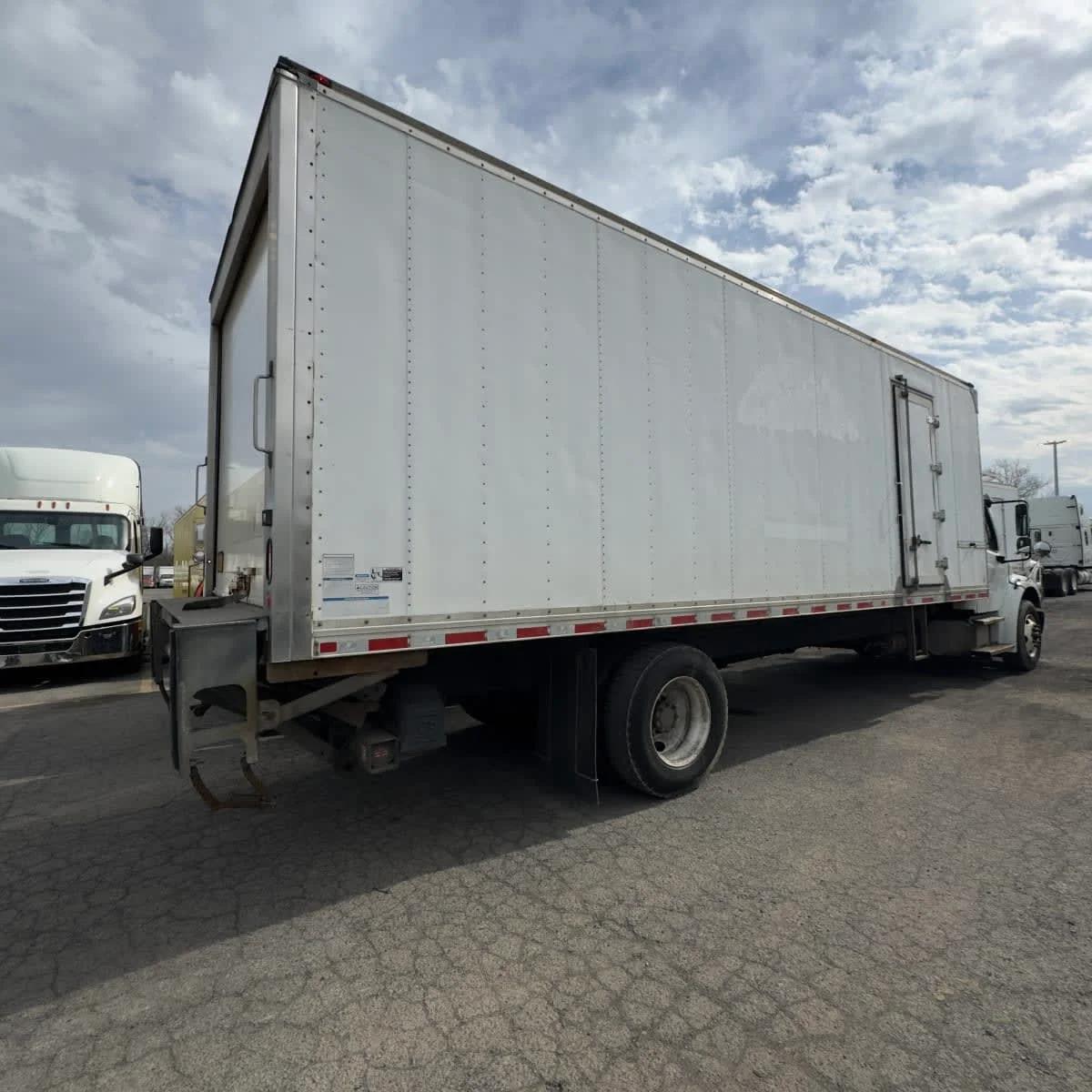 2019 Freightliner M2 106 in Syracuse, NY — photo 4