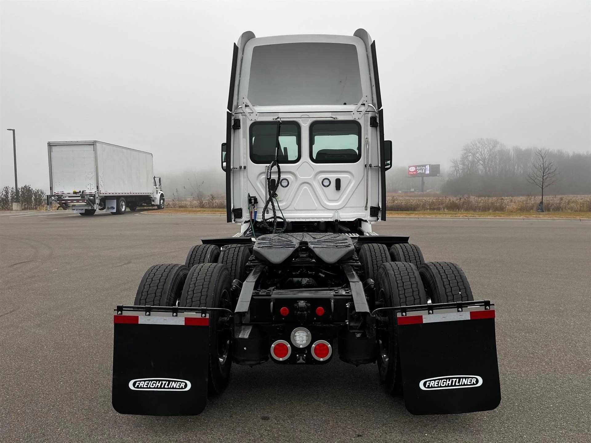 2026 Freightliner Cascadia in Inver Grove Heights, MN — photo 5