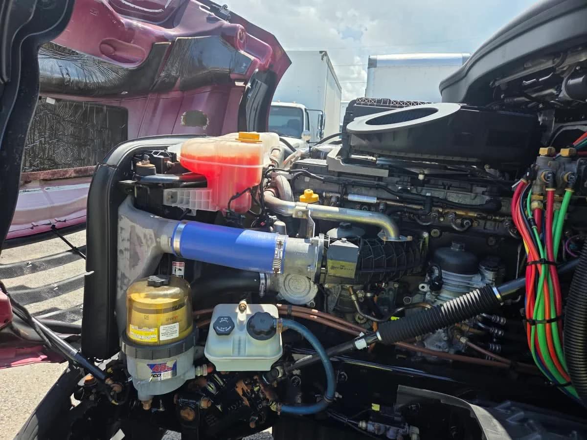 2020 Freightliner Cascadia in St. Rose, LA — photo 9