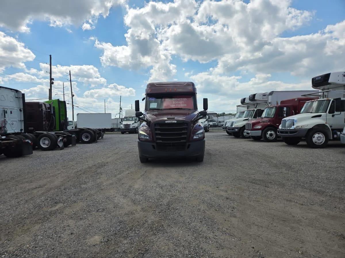 2020 Freightliner Cascadia in St. Rose, LA — photo 2
