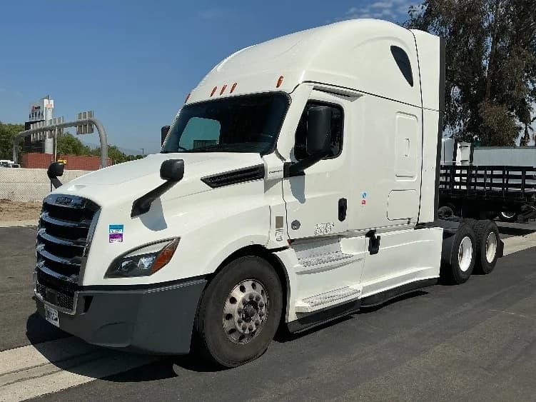 2023 Freightliner Cascadia in Fontana, CA — photo 3