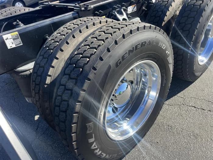 2021 Peterbilt 579 in Sylmar, CA — photo 14