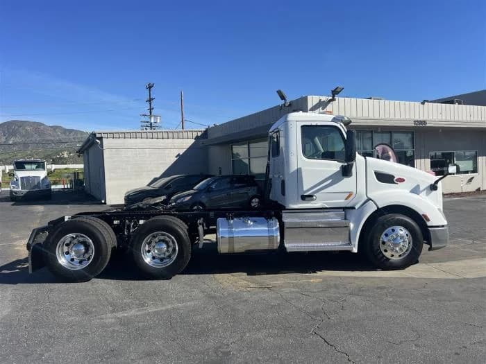 2021 Peterbilt 579 in Sylmar, CA — photo 5