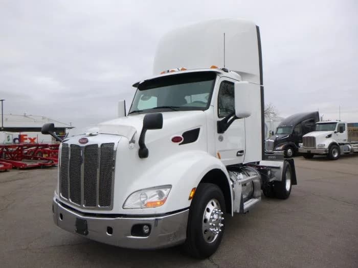 2020 Peterbilt 579 — photo 2