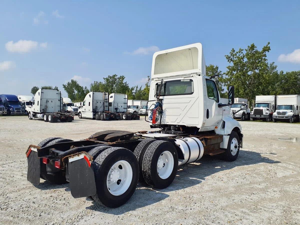 2019 International LT in Bolingbrook, IL — photo 4