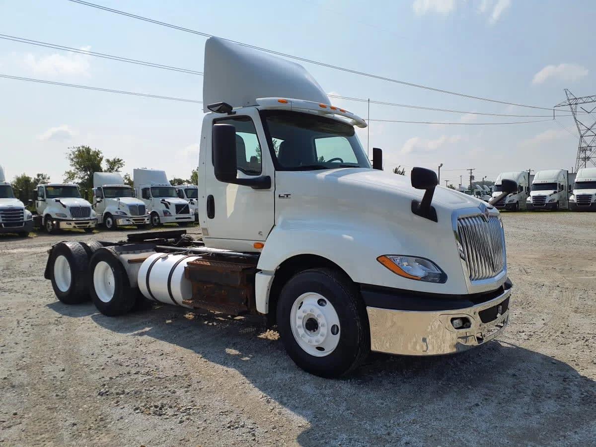 2019 International LT in Bolingbrook, IL — photo 3